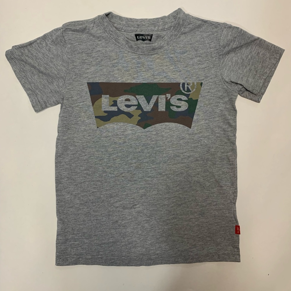 Levi’s Red Tab T-shirt. Size 5